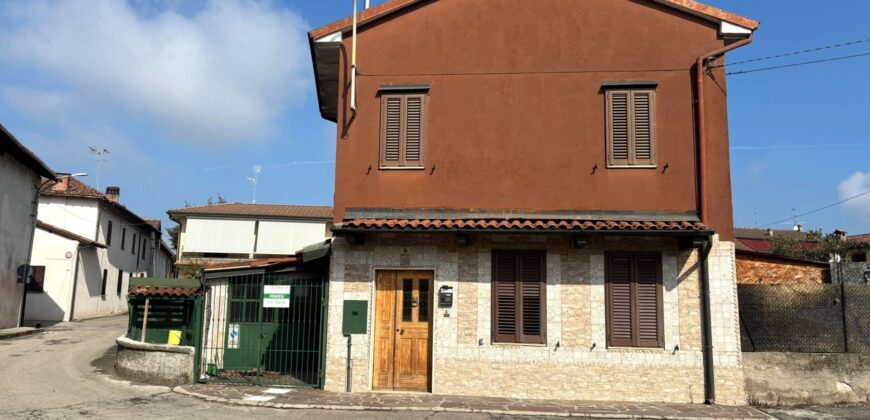 Casa indipendente Zelo Buon Persico fraz. Mignete